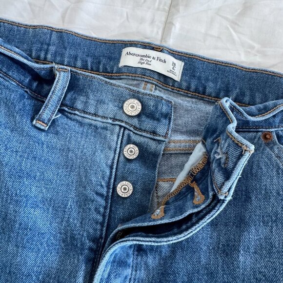 Abercrombie & Fitch The Dad High Rise Jeans - Picture 6 of 9